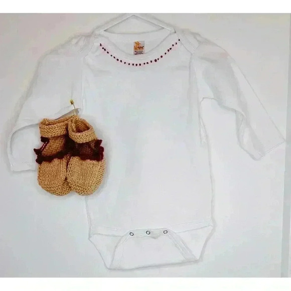 Hand Embroidered Baby Onesie and Knit  Baby Booties 6-12 M - Picture 1 of 11